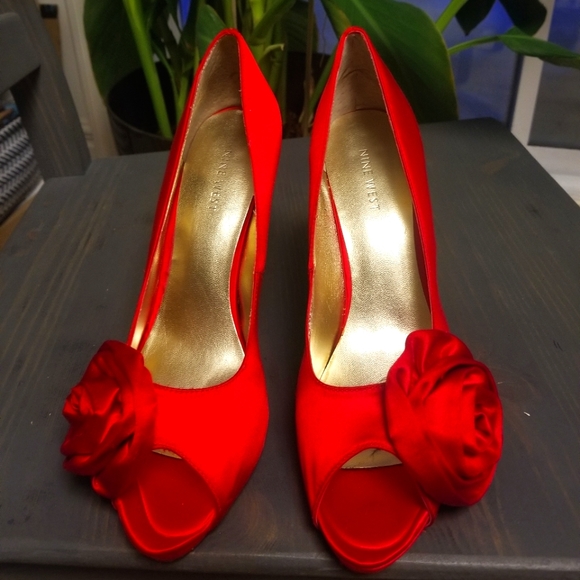 Nine West Size 8M Sexy Red Heals - Picture 1 of 7